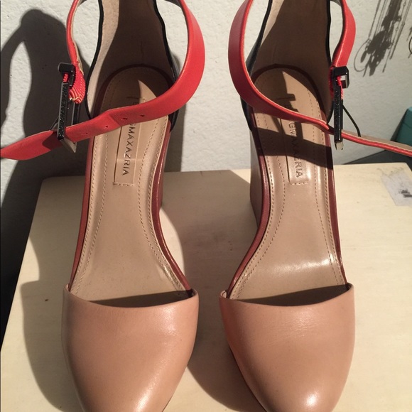 BCBG Wedges - Picture 2 of 6